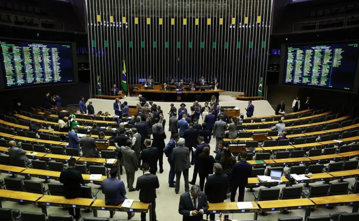 Servidores protestam por aumento